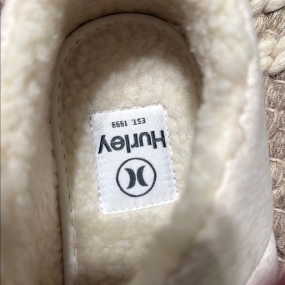 Hurley Cream Quilted Comfort Slip on - Picture 2 of 3